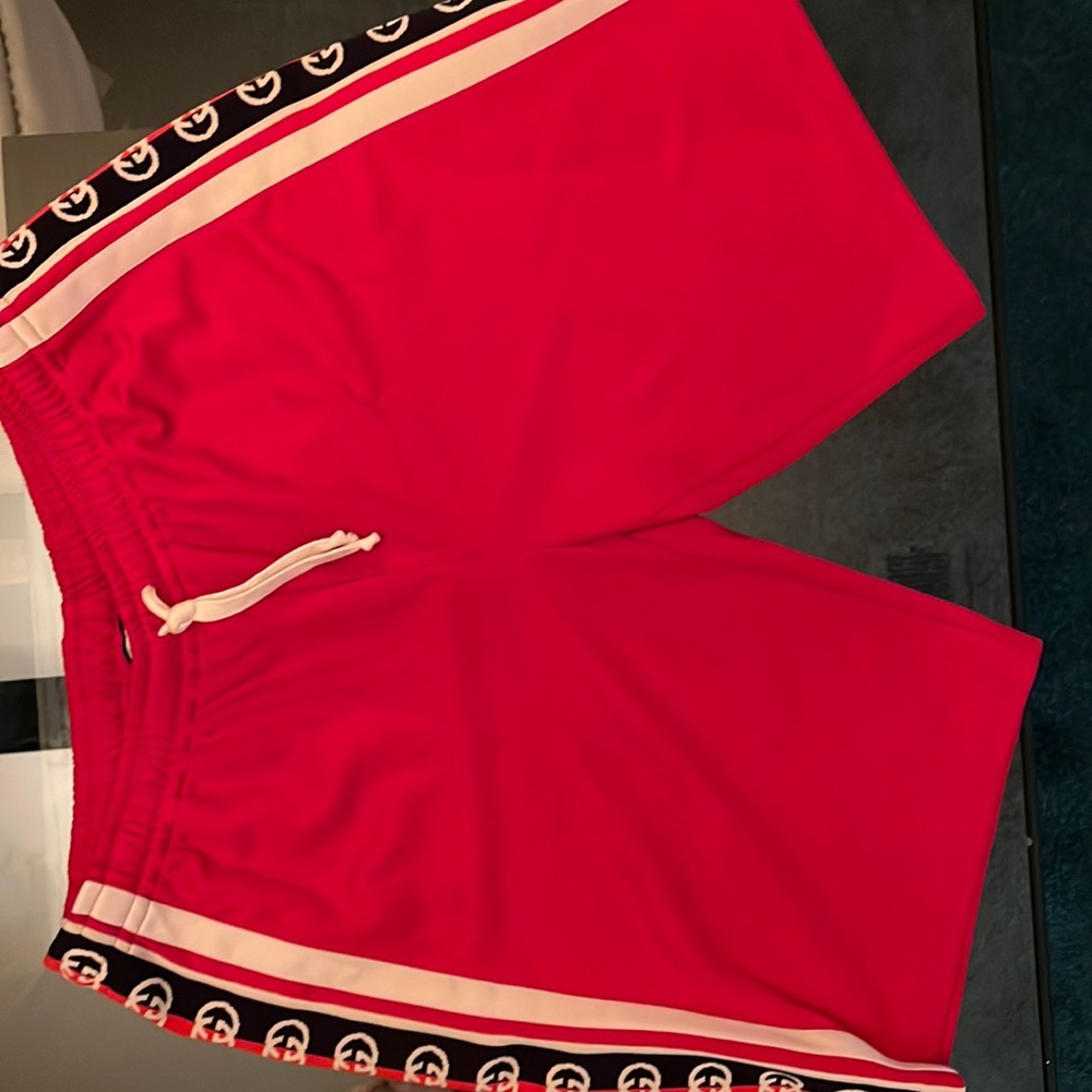 Gucci Size XXXL
technical jersey shorts